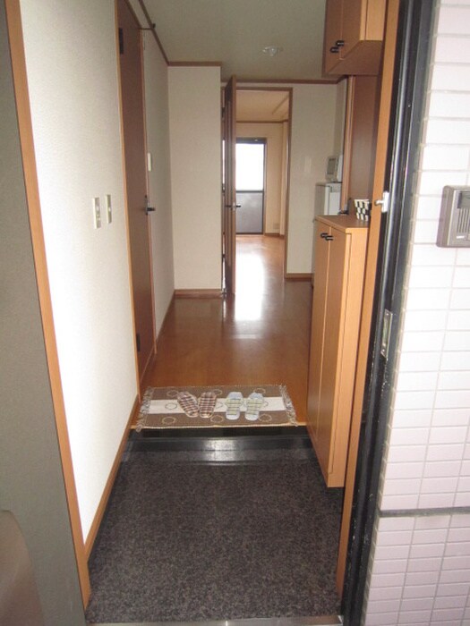 物件内観写真6　(玄関)