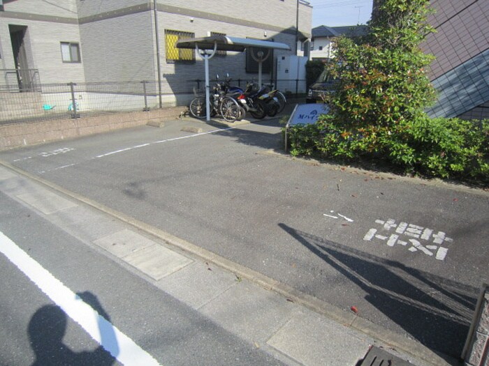 物件外観写真4　(駐車場)