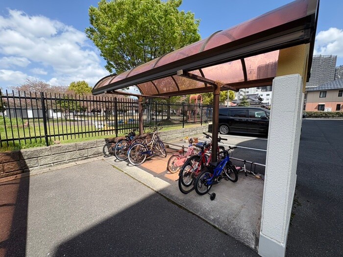 物件外観写真5　(駐輪場)