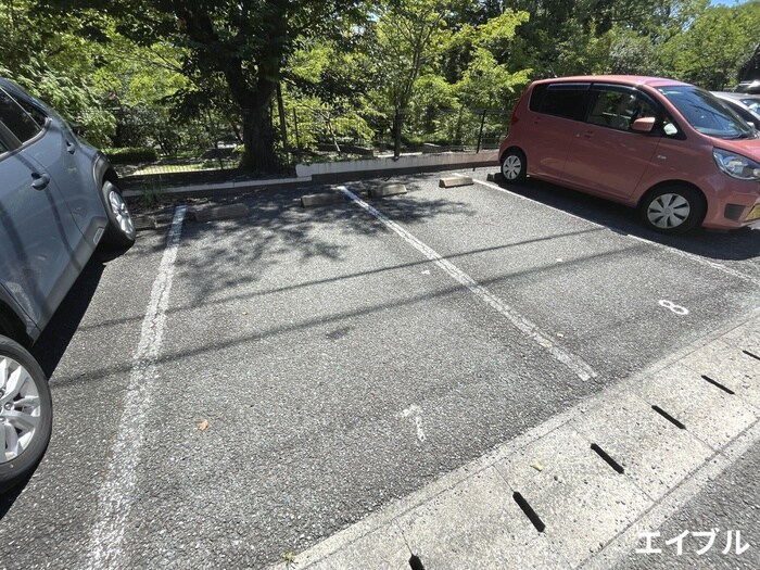 物件外観写真4　(駐車場)