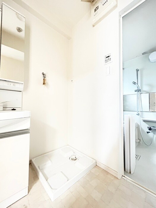 物件内観写真8　(洗濯機置場)