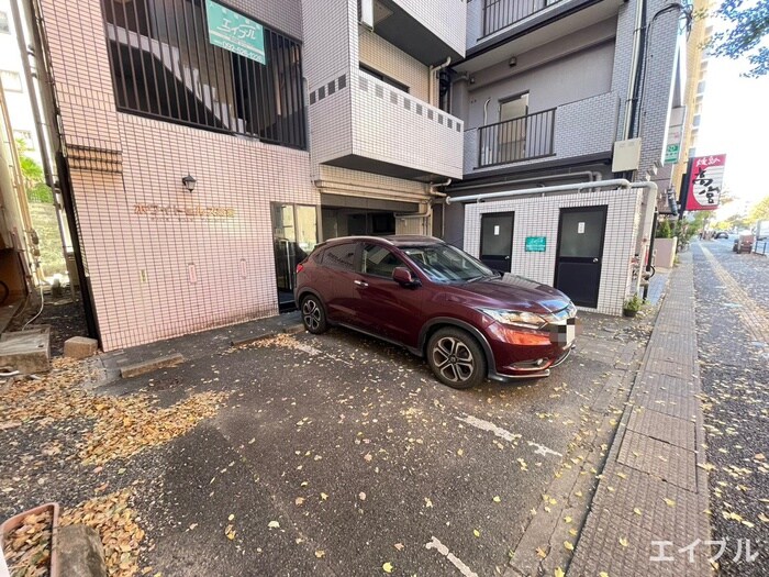 物件外観写真3　(駐車場)