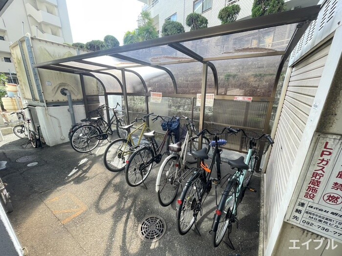 物件外観写真4　(駐輪場)