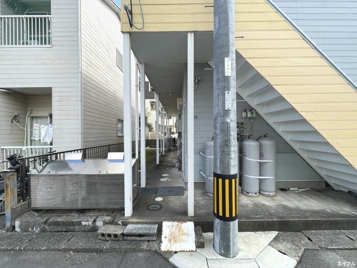 物件外観写真2　(エントランス部分)