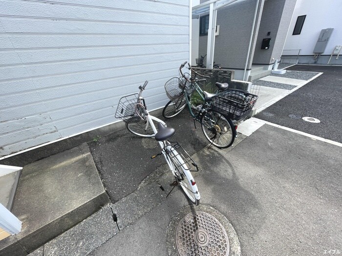 物件外観写真3　(駐輪場)