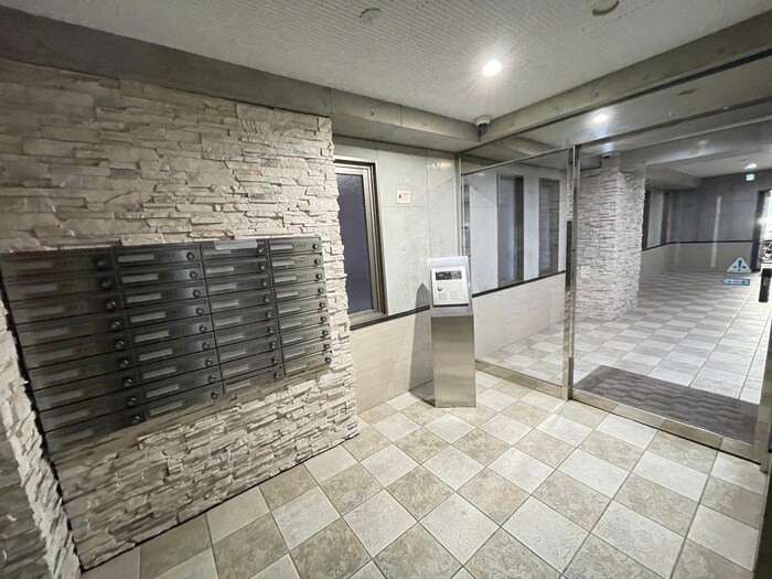 物件外観写真2　(エントランス部分)