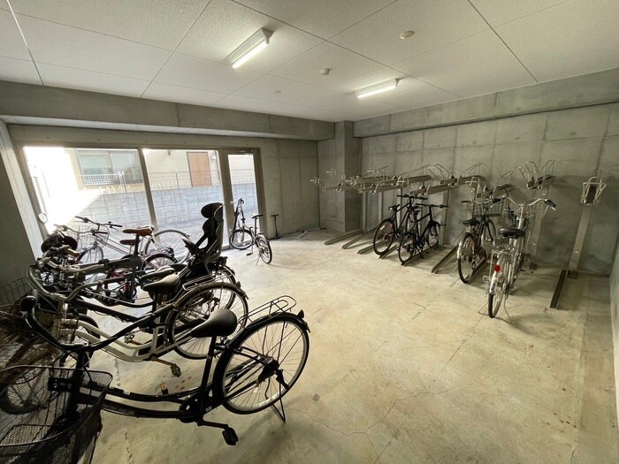 物件外観写真3　(駐輪場)