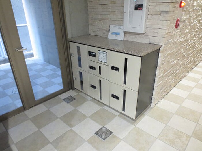 物件外観写真4　(エントランス部分)