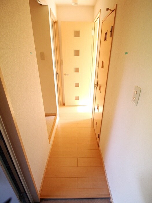 物件内観写真18　(玄関)