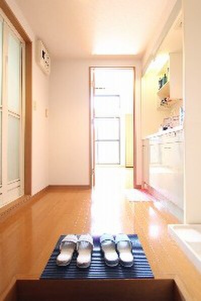 物件内観写真12　(玄関)