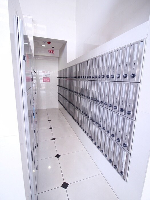 物件外観写真5　(エントランス部分)