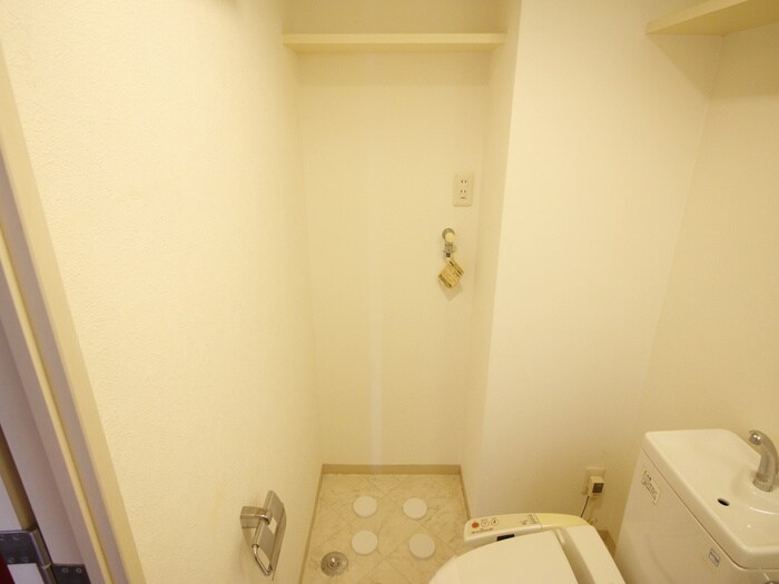 物件内観写真12　(洗濯機置場)