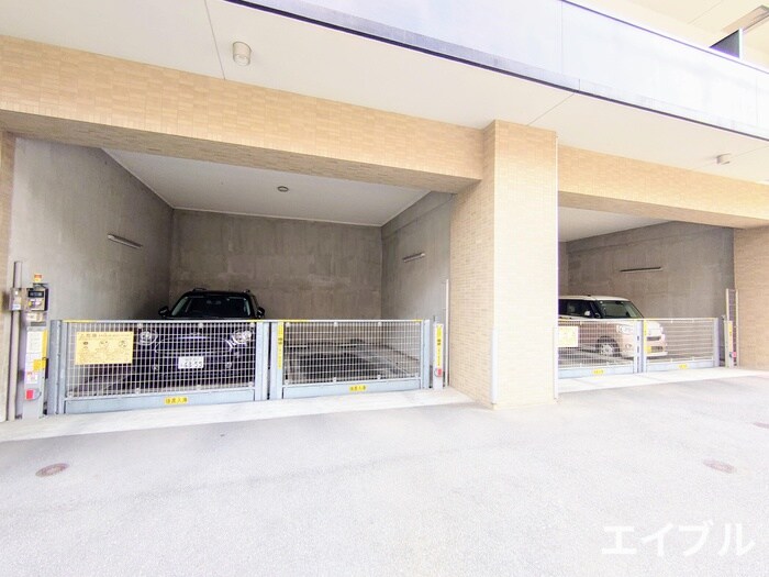 物件外観写真4　(駐車場)