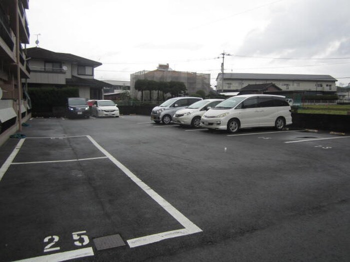 物件外観写真2　(駐車場)
