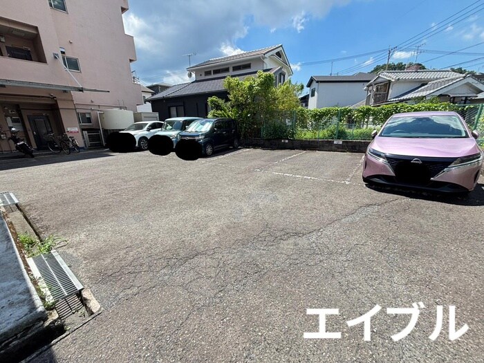 物件外観写真4　(駐車場)