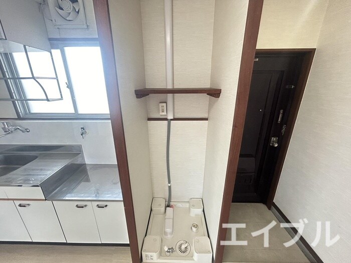 物件内観写真11　(洗濯機置場)