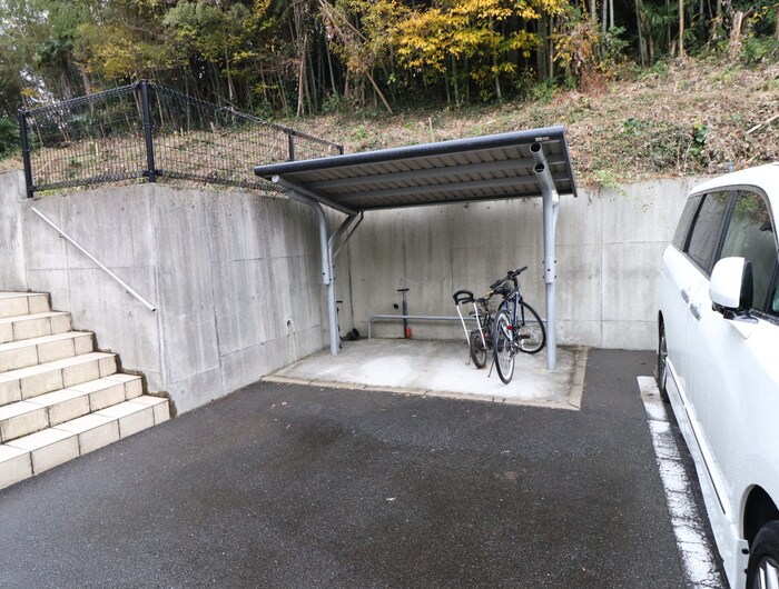 物件外観写真2　(駐輪場)