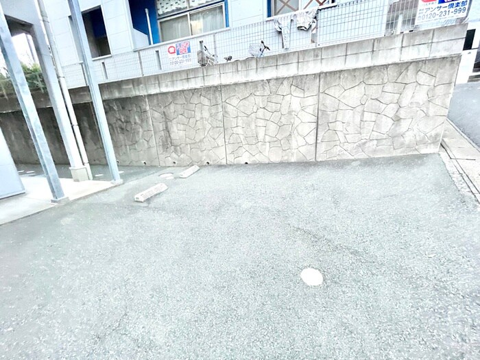 物件外観写真2　(駐車場)