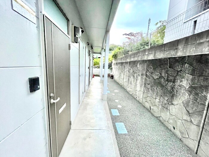 物件外観写真3　(エントランス部分)