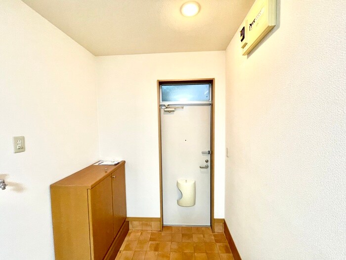 物件内観写真10　(玄関)