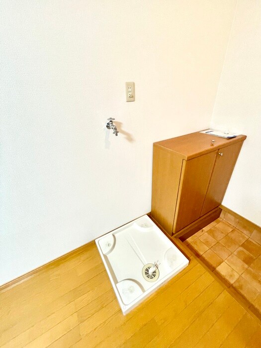 物件内観写真14　(洗濯機置場)