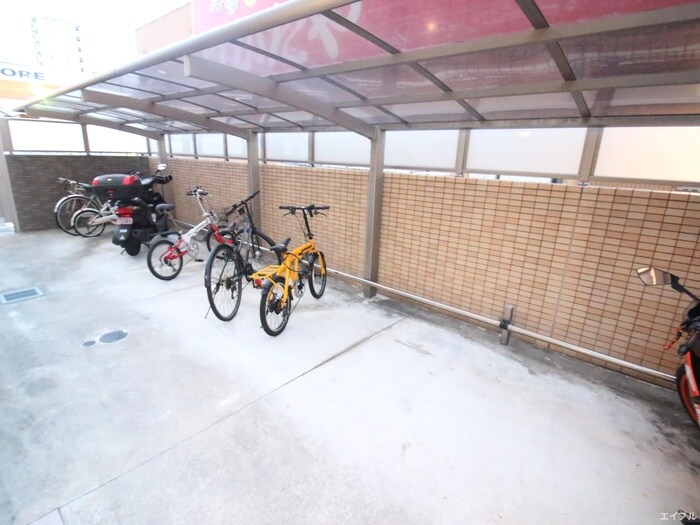 物件外観写真3　(駐輪場)