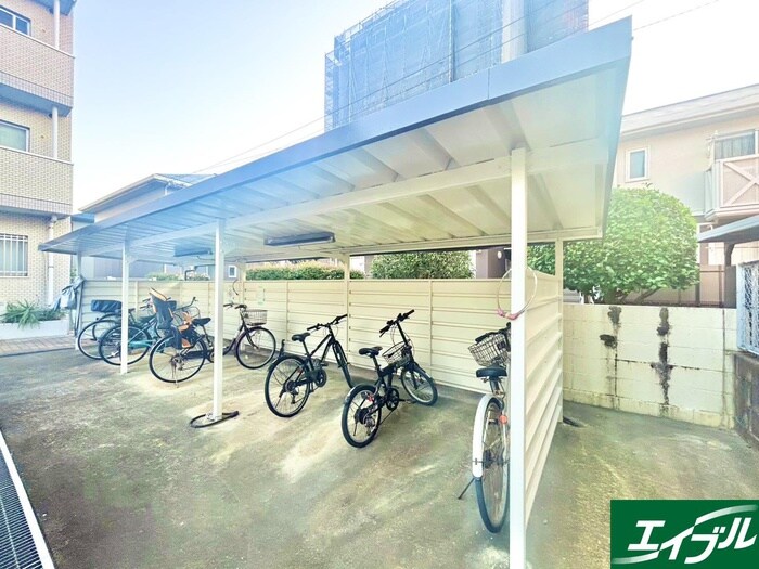 物件外観写真4　(駐輪場)