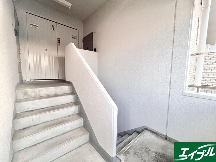 物件外観写真6　(エントランス部分)