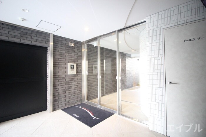 物件外観写真6　(エントランス部分)