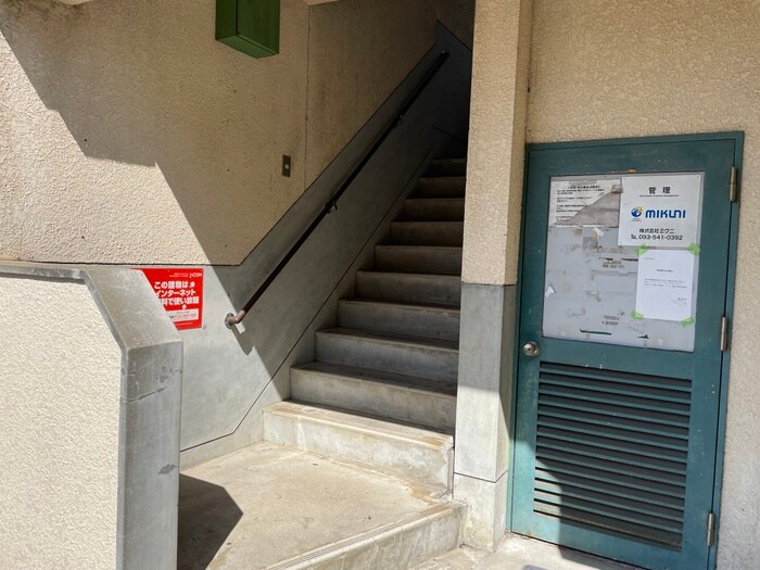 物件外観写真2　(エントランス部分)