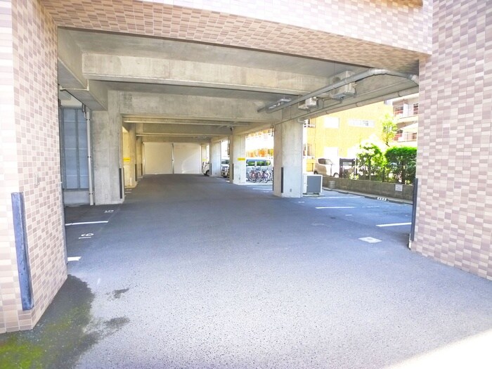 物件外観写真5　(駐車場)