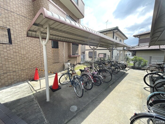 物件外観写真4　(駐輪場)