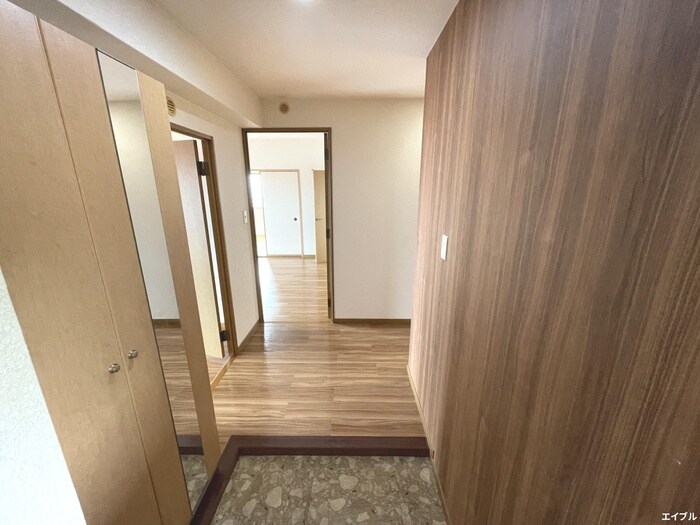 物件内観写真12　(玄関)