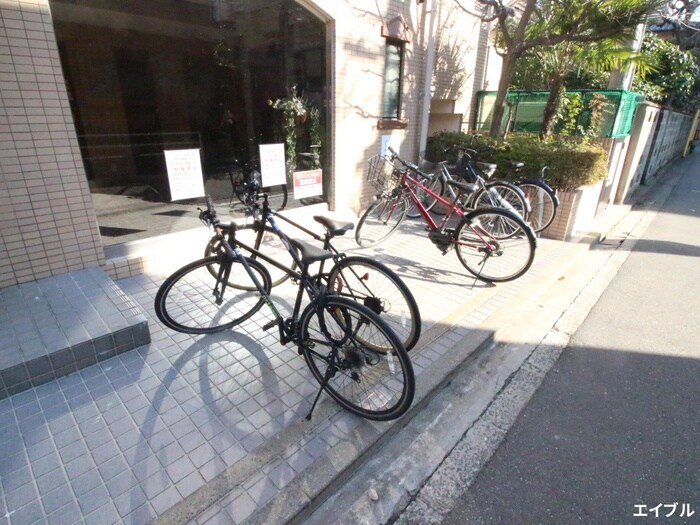 物件外観写真4　(駐輪場)