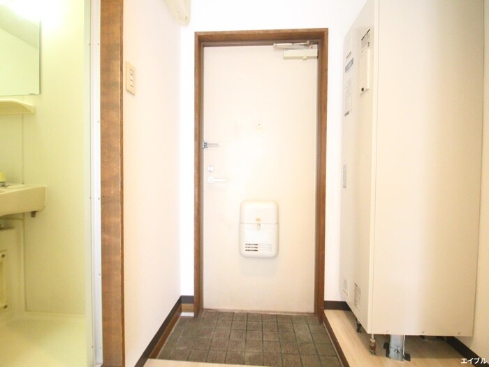 物件内観写真16　(玄関)