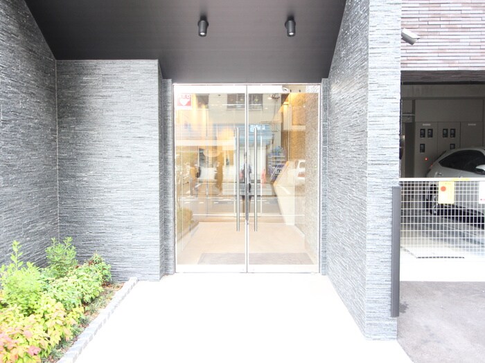 物件外観写真2　(エントランス部分)