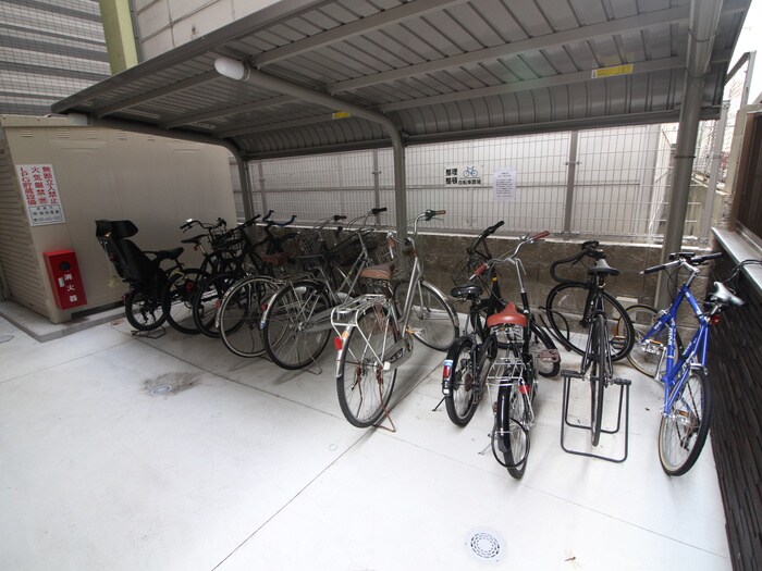 物件外観写真5　(駐輪場)