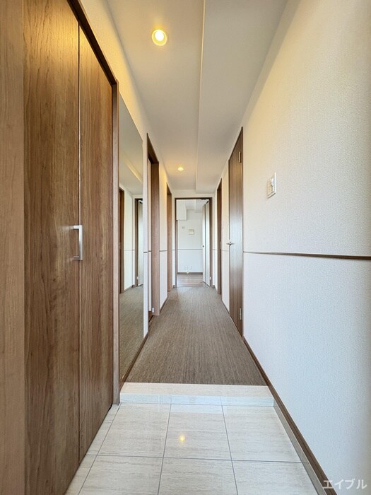 物件内観写真10　(玄関)