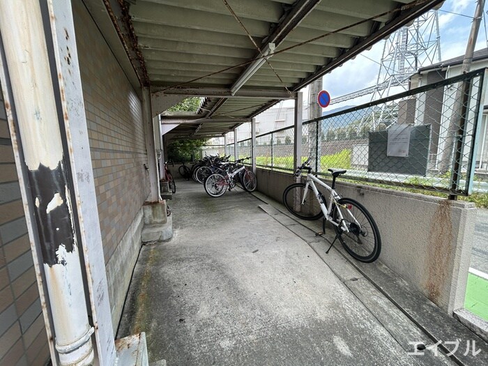 物件外観写真5　(駐輪場)
