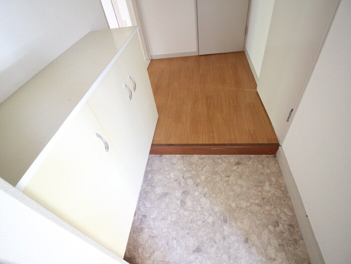 物件内観写真16　(玄関)