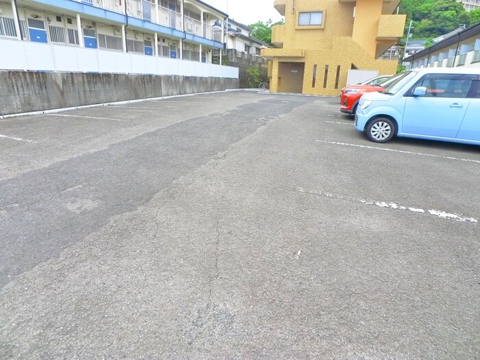 物件外観写真3　(駐車場)