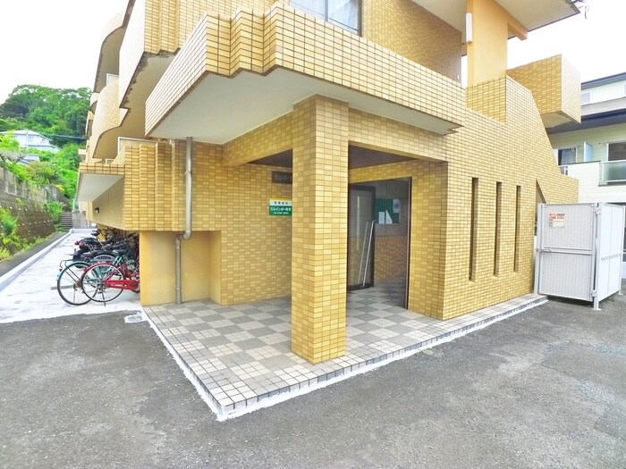 物件外観写真5　(エントランス部分)