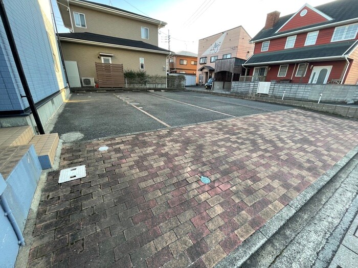 物件外観写真2　(駐車場)