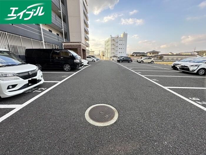 物件外観写真6　(駐車場)
