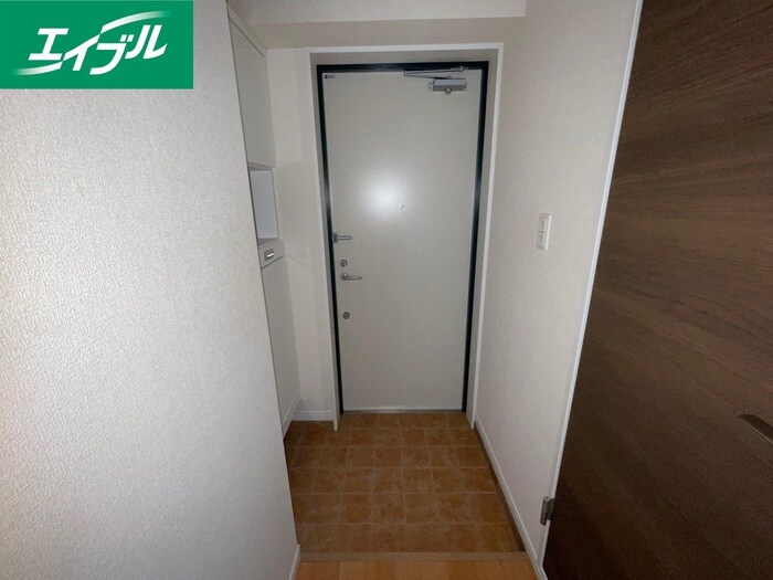 物件内観写真13　(玄関)
