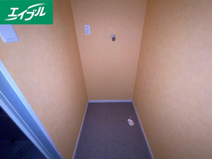 物件内観写真17　(洗濯機置場)