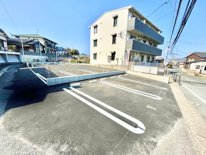 物件外観写真2　(駐車場)