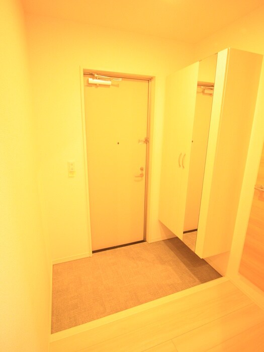 物件内観写真11　(玄関)