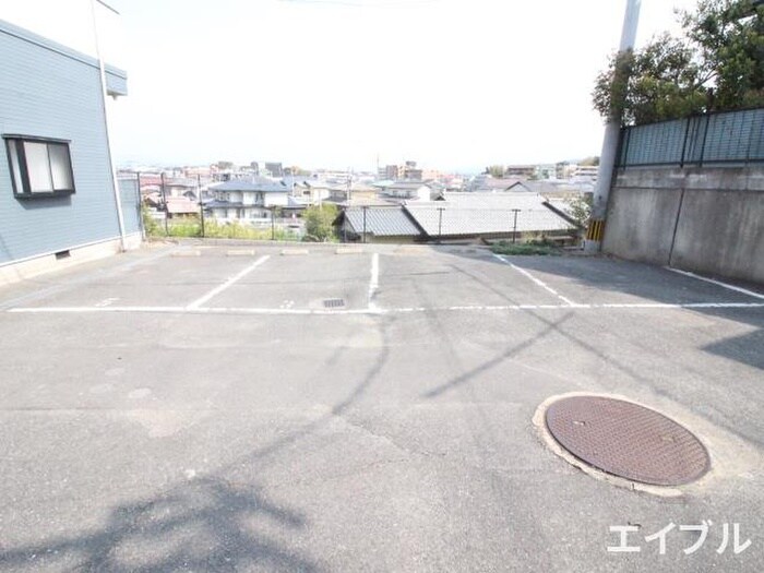 物件外観写真3　(駐車場)