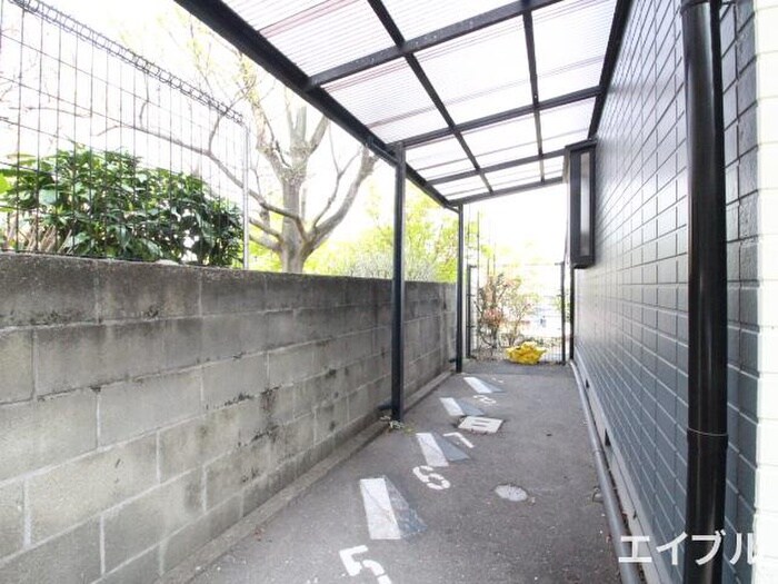 物件外観写真4　(駐輪場)